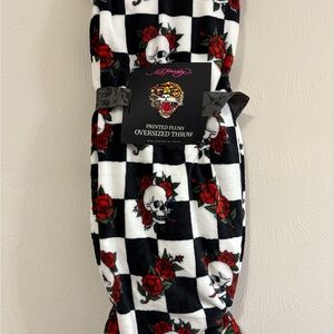 Ed Hardy Black and White Skull Throw with Red Roses size 60x70in